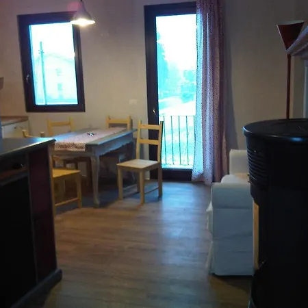 Canto Del Bosco דירה